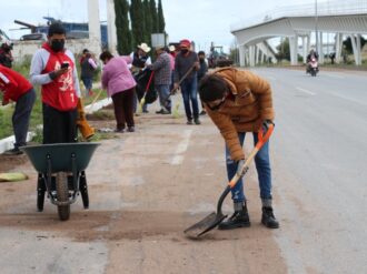 Limpian la Calzada del Peregrino