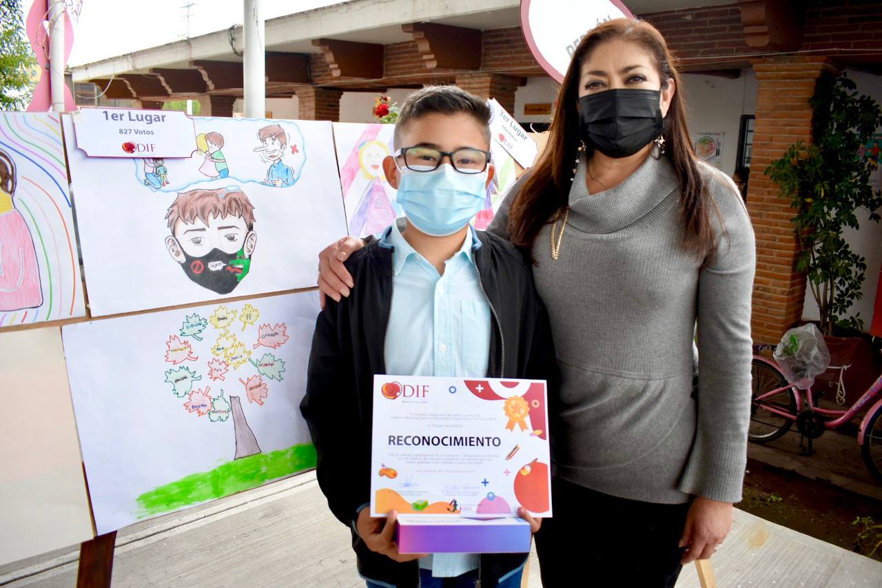 Premian a ganadores de Dibujando los valores
