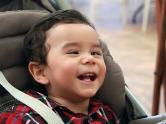 Ian León, ejemplo de perseverancia ante la Parálisis Cerebral infantil 