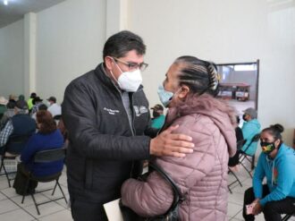 Entrega Saúl Monreal certificados parcelarios a campesinos.