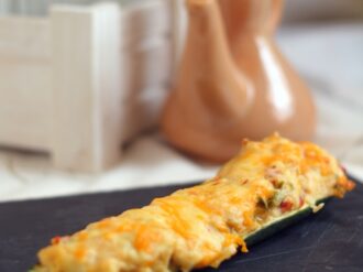 Calabacitas rellenas de pollo