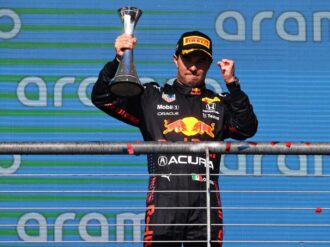 Canelo Álvarez desea triunfar junto a Checo Pérez en noviembre