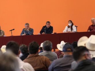 Acuerdan Gobernador David Monreal, campesinos y ganaderos Segunda Feria Agropecuaria