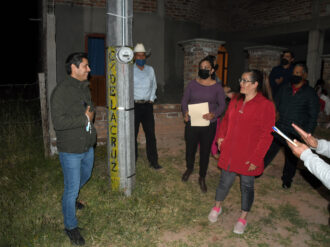 Entregan red de alumbrado y electrificación en La Zacatecana