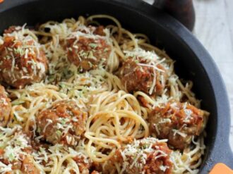Espagueti con albóndigas