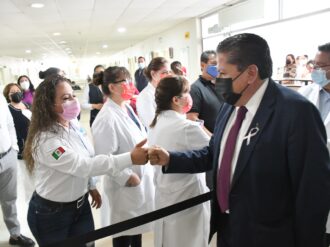 En hospital de Guadalupe inicia David Monreal, entrega de equipo médico