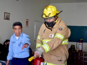 Capacitan a mercaderes y personal del ayuntamiento en seguridad contra incendios