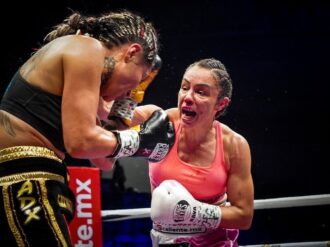 Vence Jackie Nava a La Barby Juárez en una gran pelea