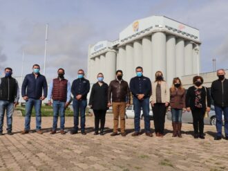 Unen esfuerzos alcalde Jorge Miranda y Grupo Modelo para reactivar la economía local