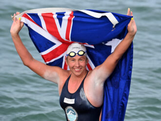 Nadadora australiana bate un récord al atravesar La Mancha por 44ª vez