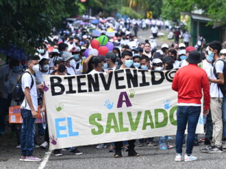 «Caravana al revés»: jóvenes salvadoreños claman por apoyo para no migrar