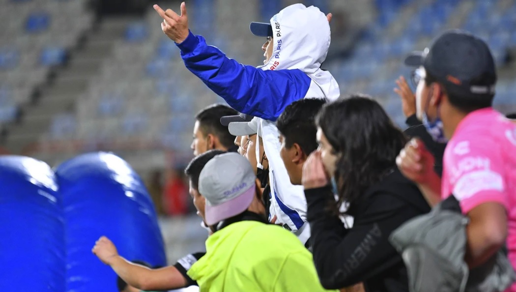 Aficionados insultan y provocan a jugadores de los Tuzos