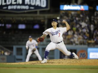 Victoria de Julio Urías empata la serie para los Dodgers