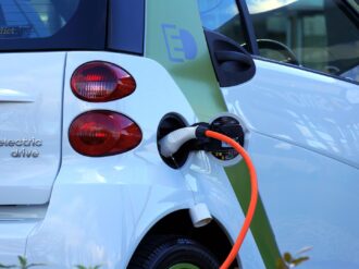 Embajadas rechazan incentivos para autos eléctricos en EU