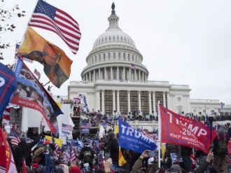 Entorpece Trump la investigación sobre ataques al Capitolio