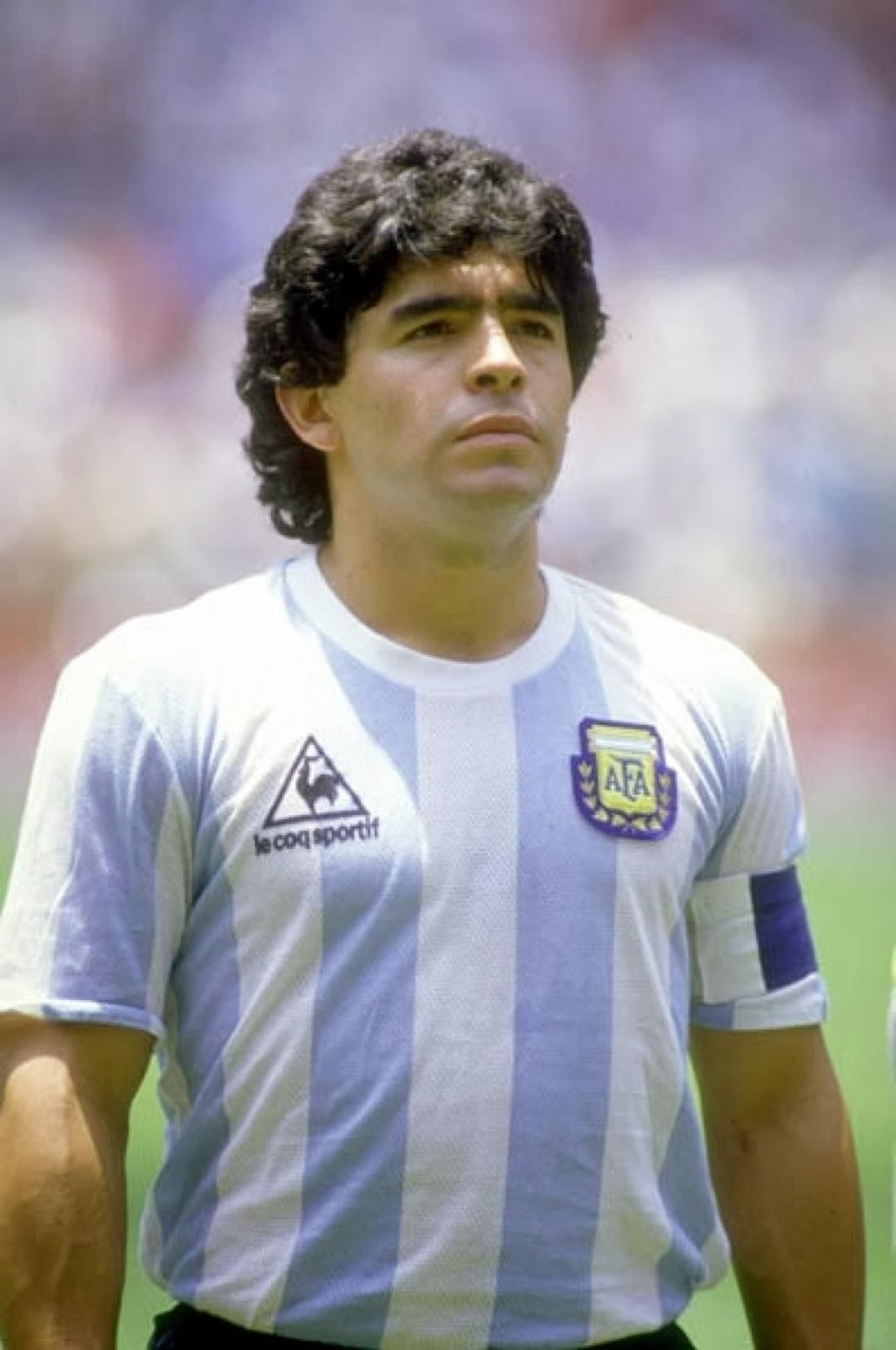 Diego Armando Maradona, a 45 años de su debut