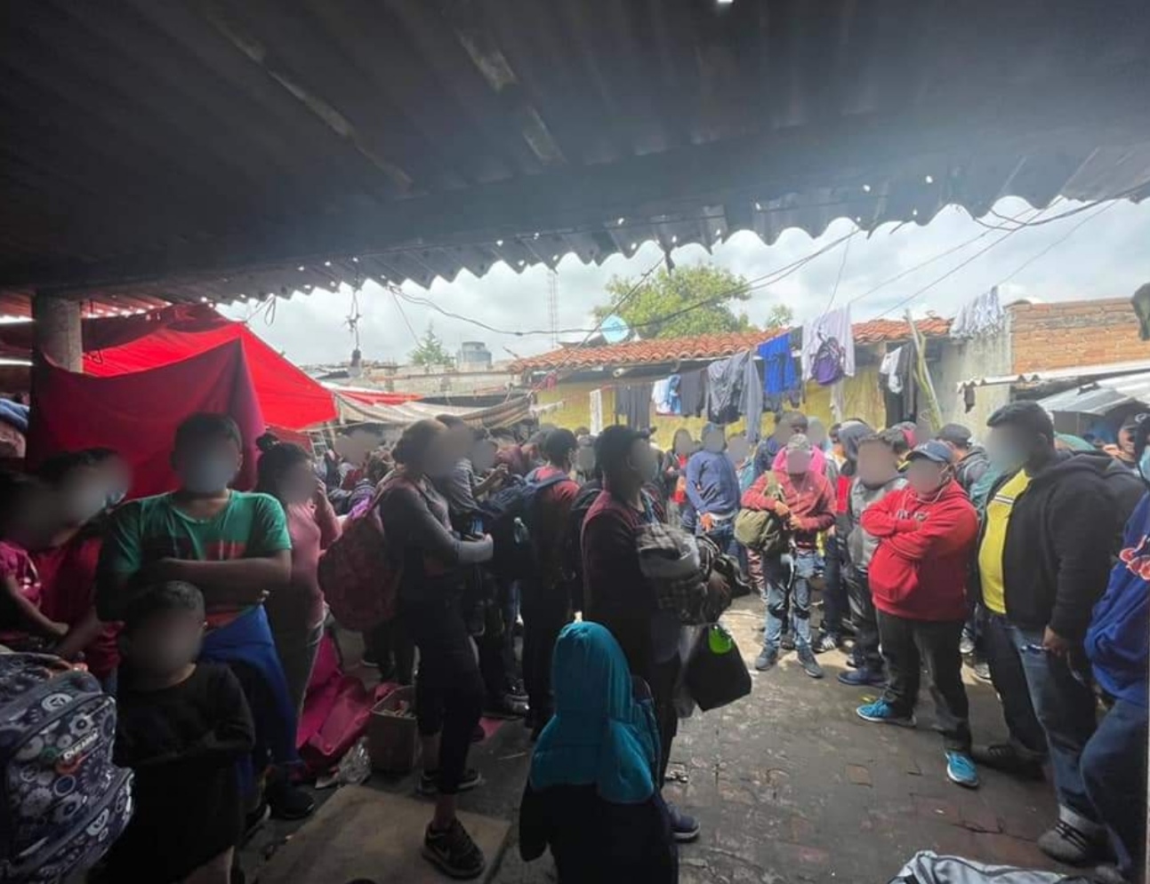 México localiza a mil 957 migrantes indocumentados en varias redadas