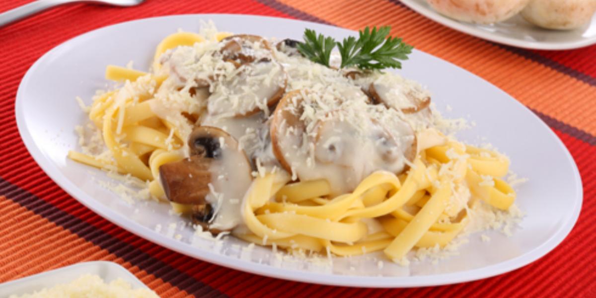 Tallarines con champiñones