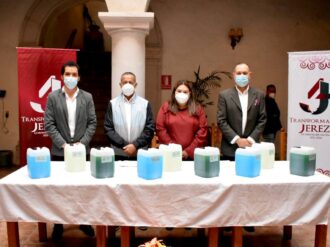 Entregan kits de limpieza para este regreso a clases en Jerez