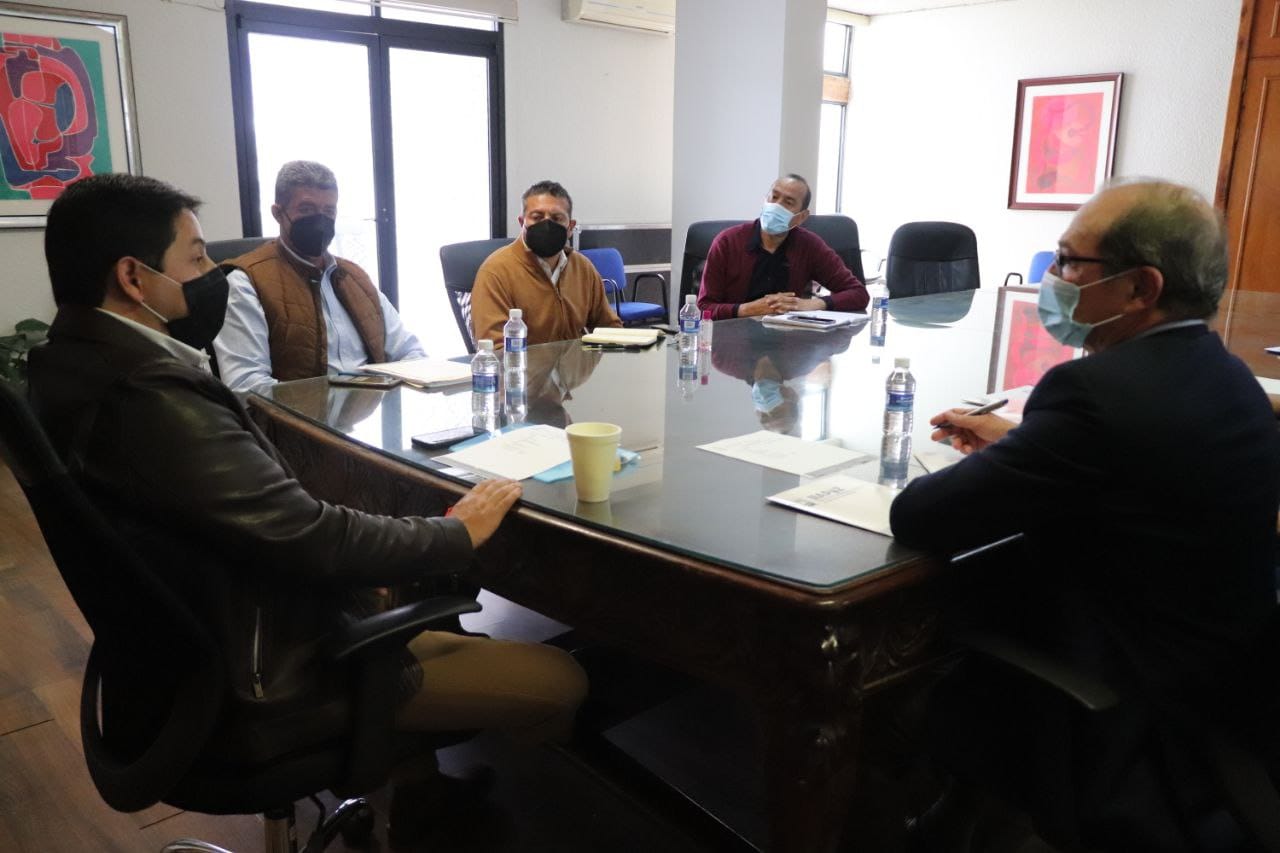 Buscan concretar convenios para obras públicas en la capital