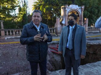 Trabaja Gobernador David Monreal en reparación del socavón de la Alameda