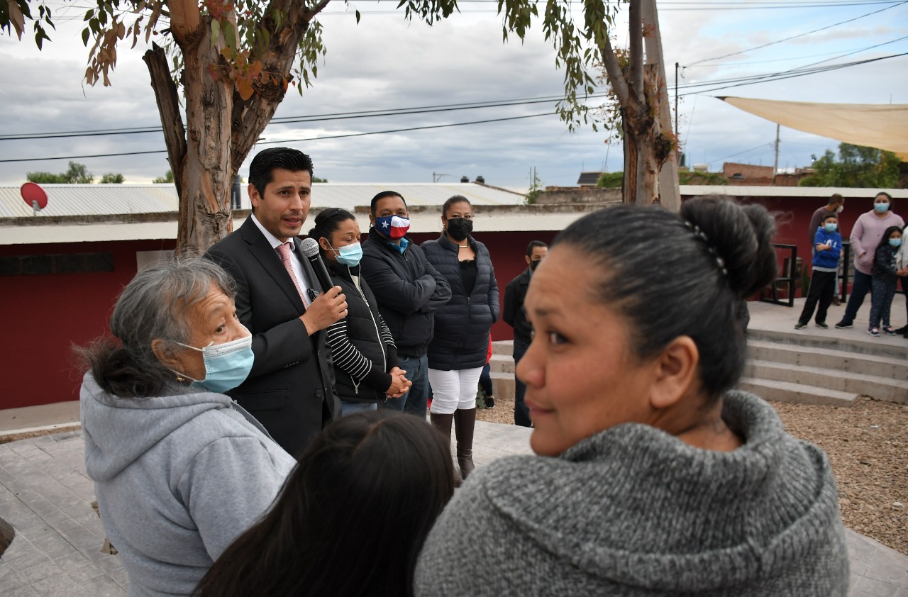 Entrega Julio César Chávez remodelación de Plaza Las Piedreras