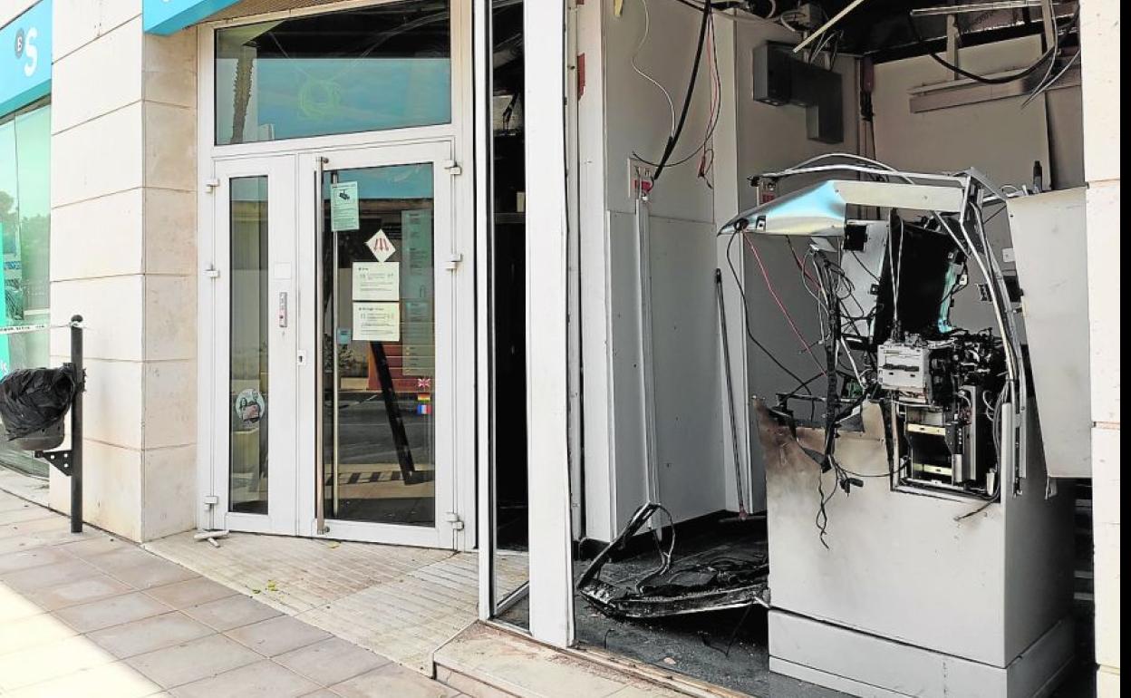 Hacen explotar cajero automático durante robo en Acolman