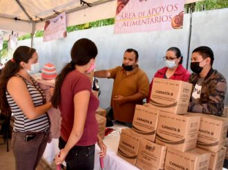 Atienden a vecinos de la Colonia Modelo