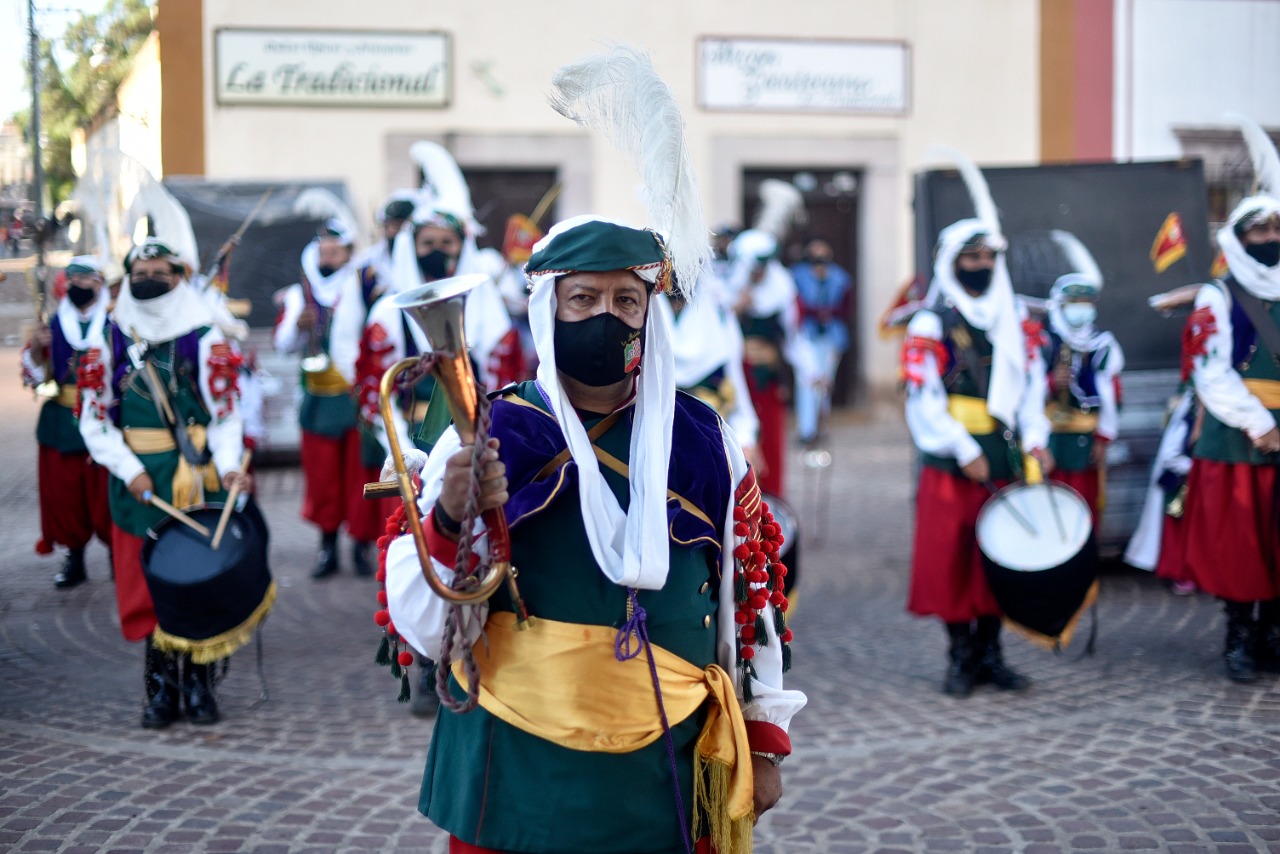Las tradiciones se hacen presentes en Guadalupe con el desfile en honor a la Virgen del Rosario