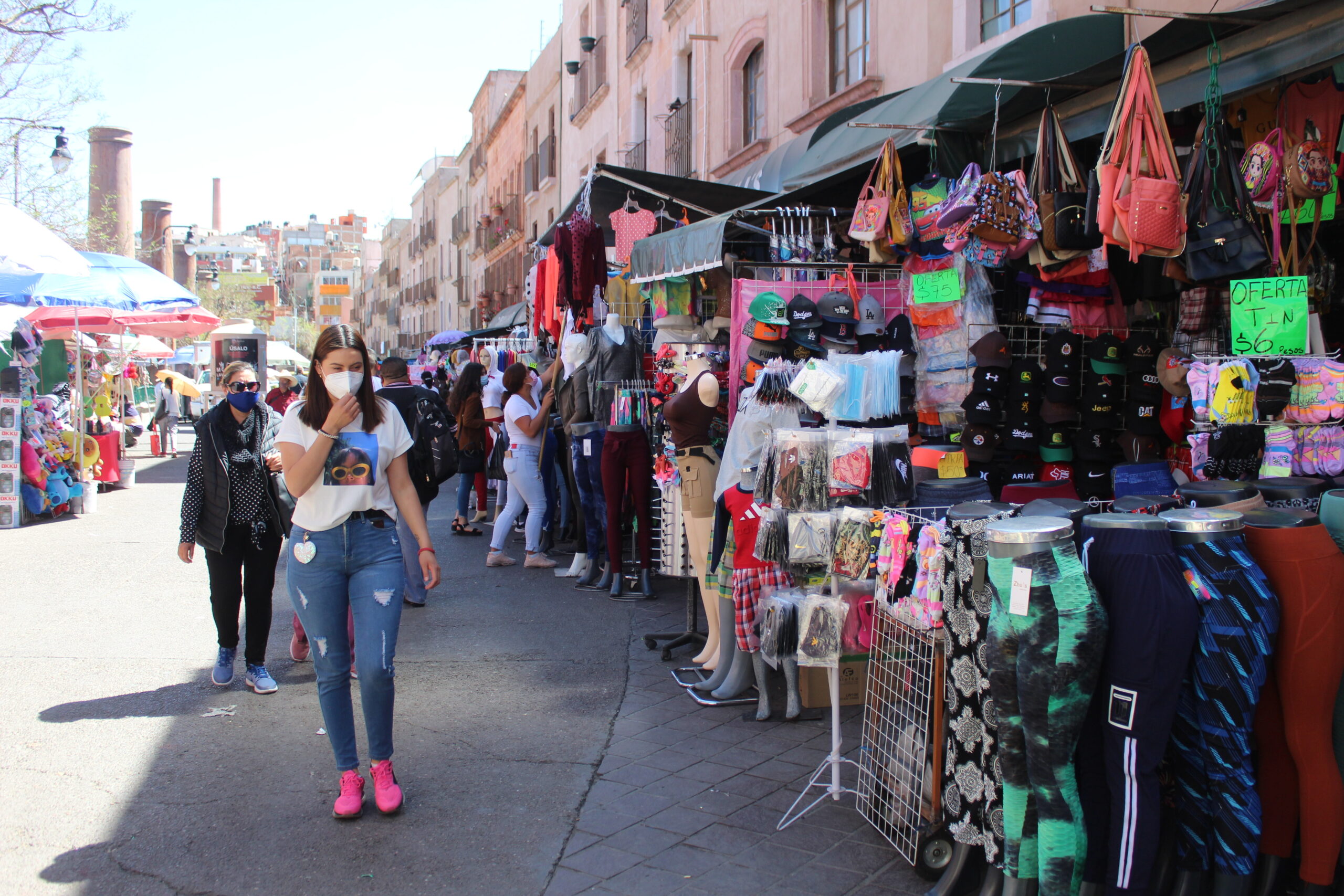 Restringirán uso de área pública a comerciantes fijos