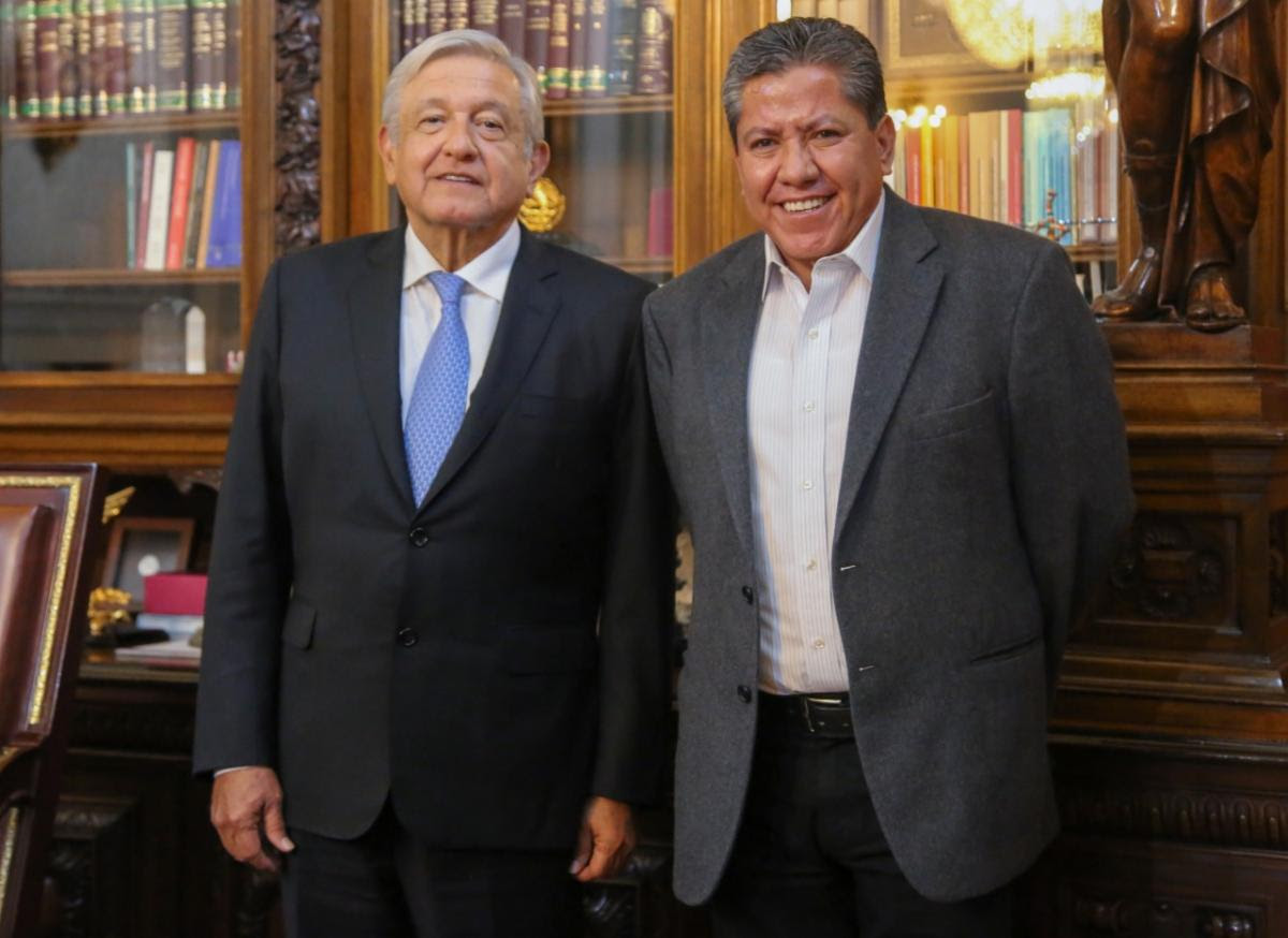 Se compromete AMLO a pagar la nómina magisterial