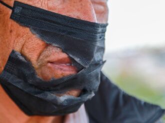 Acusan médicos opacidad en manejo de la pandemia