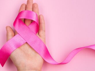 Adolescentes, en la mira del cáncer de mama