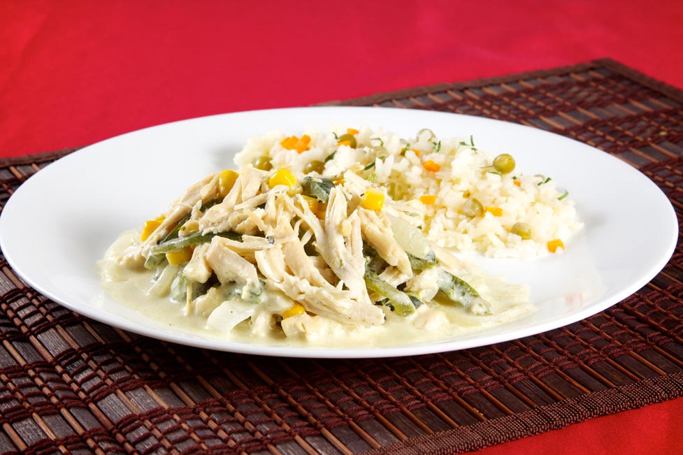 Rajas poblanas cremosas con pollo