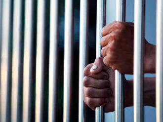 Hallan cuatro reos muertos en cárcel de Ecuador