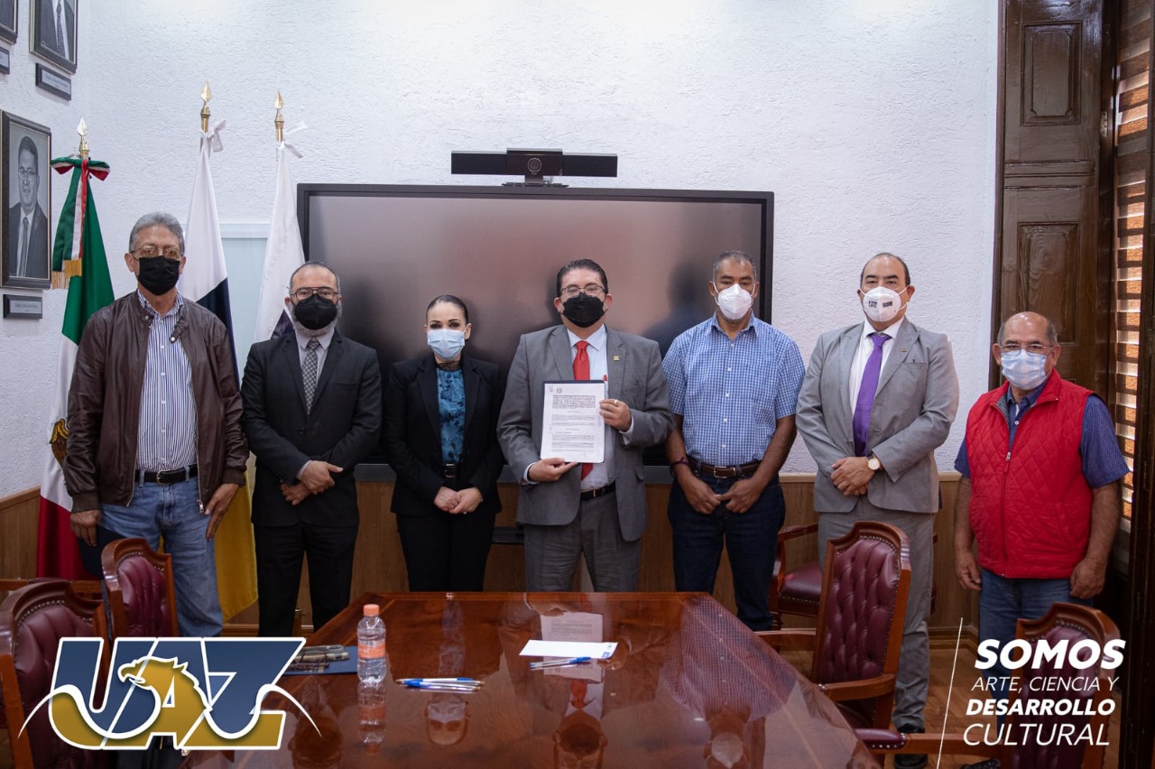 UAZ renueva convenio con la Asociación de transportistas del Estado