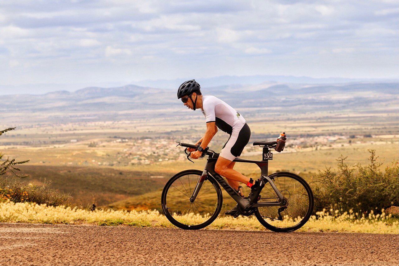 Atletas ponen a prueba su resistencia en el Ultramx 515