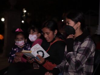 Cultivan conocimiento con libros y música