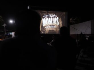 Exponen películas frente al panteón Santa Teresa
