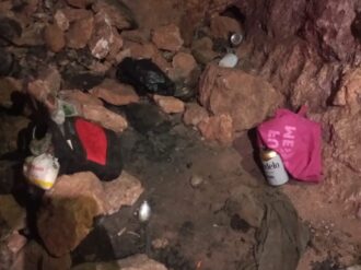 Usan cuevas de La Bufa para enfiestarse y para vivir