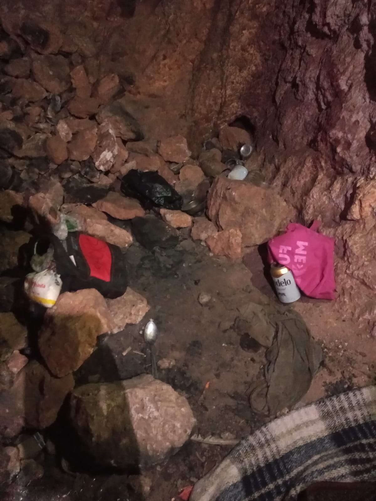 Usan cuevas de La Bufa para enfiestarse y para vivir