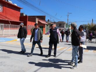 Pavimentan la calle Los Fresnos