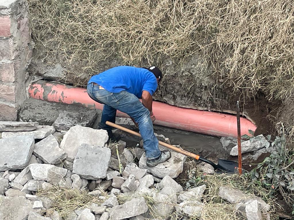 Trabajan en saneamiento en el colector Río Jomulco
