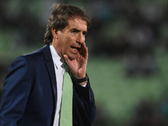 Santos despide a Guillermo Almada tras la eliminación ante Tigres