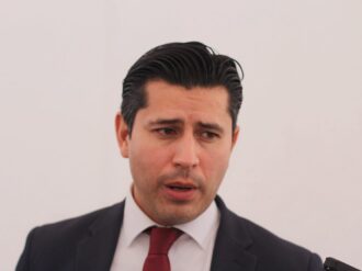 Quieren a Benjamín de León fuera de la JIAPAZ