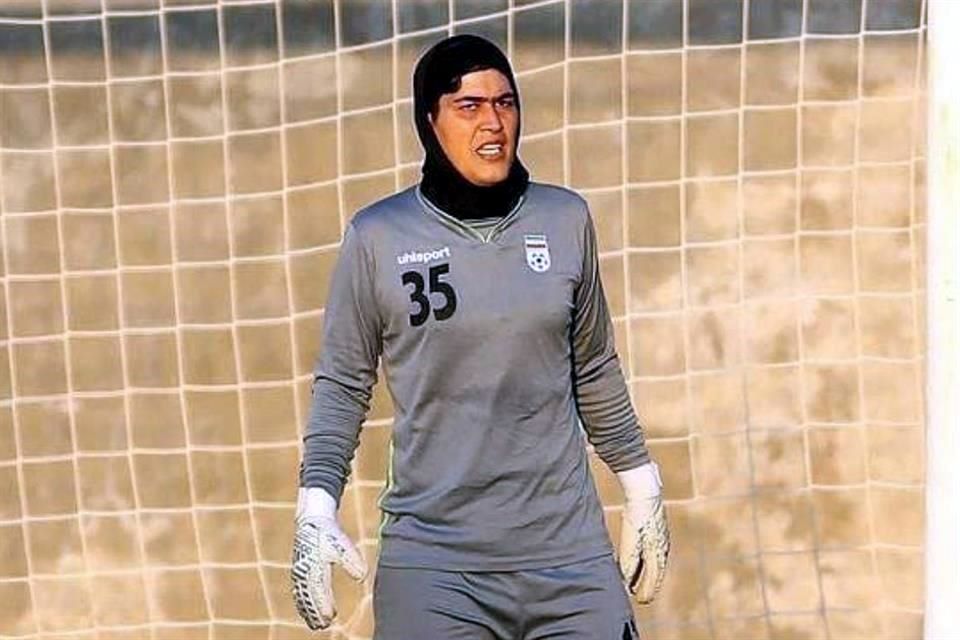 Ponen en duda género de jugadora iraní en partido femenil