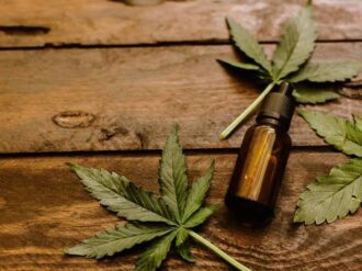 Gracias a derivado de cannabis, “niña genio” se desarrolla