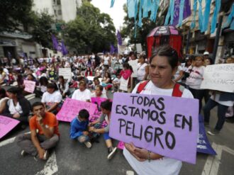 Exigen alerta de género en todo el país por 20 feminicidios al día