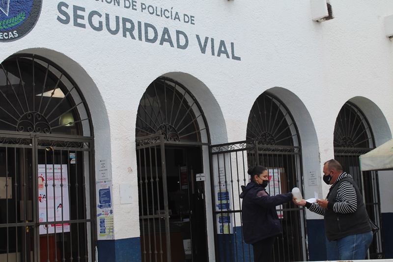 Se reanuda la expedición de licencias de conducir