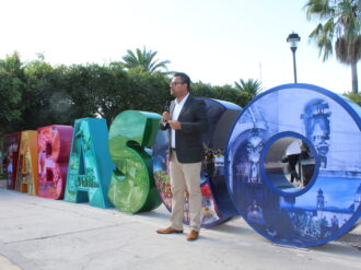 Develan letrero monumental de Tabasco